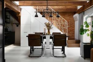 a dining room with a table and chairs at Loft 16 - Luksus & Relax - Wanna, Netflix, Parking in Iława +23 photos
