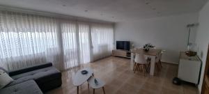 TV a/nebo společenská místnost v ubytování Apartamento Acantilados vistas Mar