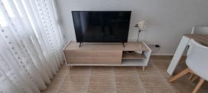 TV a/nebo společenská místnost v ubytování Apartamento Acantilados vistas Mar