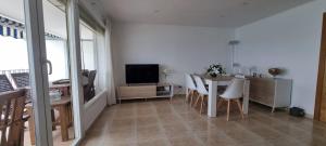 TV a/nebo společenská místnost v ubytování Apartamento Acantilados vistas Mar