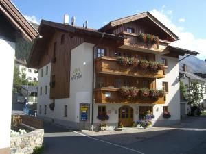 a building with flower boxes on the side of it at Chasa Per La Punt in Galtür