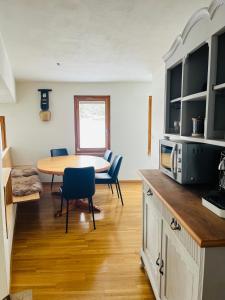 Kuchyň nebo kuchyňský kout v ubytování Casa Alma, 3 Bedroom, spacious apartment with sauna