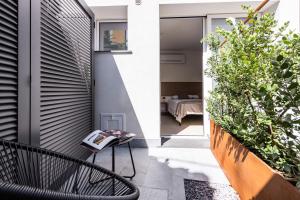 a small balcony with a bench and plants at Case Varanni Etna Experience in Viagrande