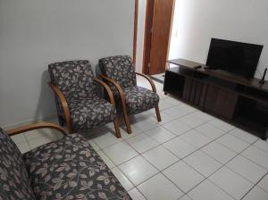 TV a/nebo společenská místnost v ubytování Apartamento inteiro no Bairro Alto Umuarama