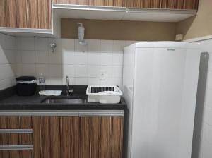 Kuchyň nebo kuchyňský kout v ubytování Apartamento inteiro no Bairro Alto Umuarama