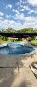 a swimming pool in the middle of a yard at Villa Santos in Escuintla