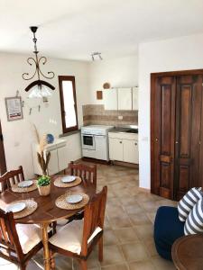 a kitchen and dining room with a table and chairs at Casa Bellavista in Nebida