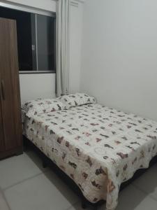 Postel nebo postele na pokoji v ubytování Quarto próximo Av JK
