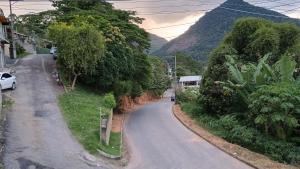 a winding road with a mountain in the background at Suíte itaporanga in Santa Maria Madalena