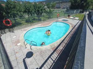 Bazén v ubytování APARTAMENTO LAS FRAGUAS II nebo v jeho okolí