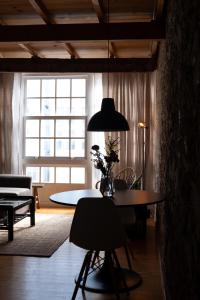 a living room with a table and a lamp at Cosy flat, heart of the city in A Coruña