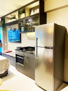 Nhà bếp/bếp nhỏ tại Consolacao GREY BOX - Studio de Luxo no Centro - Ar Condicionado - Cama Queen - Maquina de Lavar - Prox Metrô- Cozinha Completa - Wifi 500mbps - 7 andar +34 ảnh