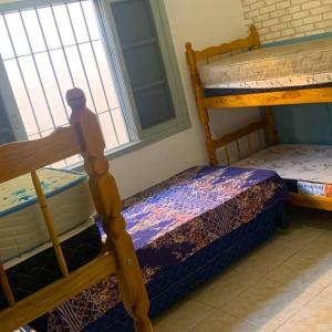 Katil dua tingkat atau katil-katil dua tingkat dalam bilik di Recanto Caiçara