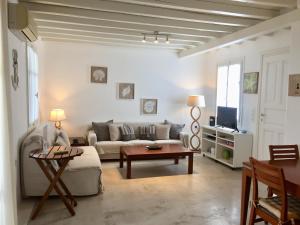 A seating area at Anthos House