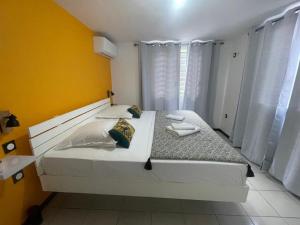 Giường trong phòng chung tại Villa Quenette au François