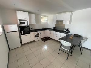 Nhà bếp/bếp nhỏ tại Villa Quenette au François