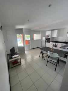 Nhà bếp/bếp nhỏ tại Villa Quenette au François