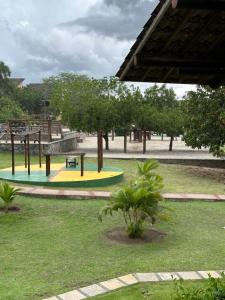 a park with a picnic table and a playground at Flat Winterville Aconchegante próximo as piscinas in Gravatá