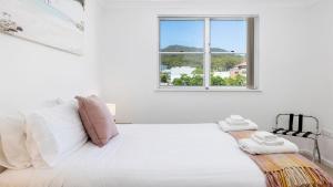 Postel nebo postele na pokoji v ubytování Nelson Bay CBD Apartment No 41 Nelson Towers