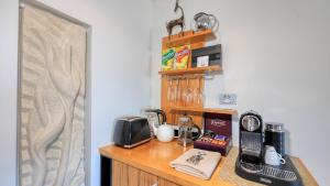 Kuchyň nebo kuchyňský kout v ubytování The Madsen Boutique Hotel