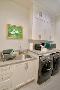 Φωτογραφία από το άλμπουμ του Balaclava Park House close UBC and Downtown στο Βανκούβερ