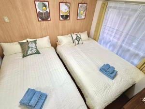 Postel nebo postele na pokoji v ubytování 新宿中心 大久保駅3分钟 超级商圈交通枢纽 步行直达新宿歌舞伎町 乘坐山手線直达上野渋谷銀座浅草 最大4人