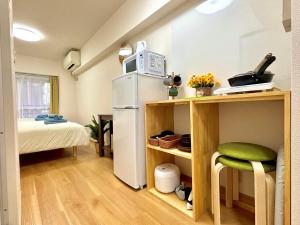 Kuchyň nebo kuchyňský kout v ubytování 新宿中心 大久保駅3分钟 超级商圈交通枢纽 步行直达新宿歌舞伎町 乘坐山手線直达上野渋谷銀座浅草 最大4人