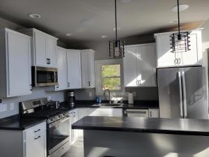 Η κουζίνα ή μικρή κουζίνα στο Lake Sherwood Chalet