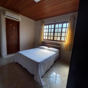 Katil atau katil-katil dalam bilik di Casa temporada alto alegre