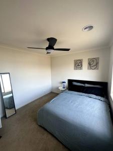 a bedroom with a bed and a ceiling fan at Coastal Oasis - 10 mins to Torquay, 10 mins to Geelong ! in Mount Duneed
