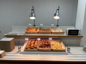Jídlo v hotelu nebo okolí + 4 fotografie
