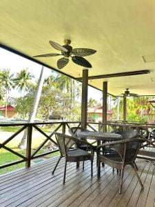 Balkón nebo terasa v ubytování Borneo Beach & Mangrove Resort