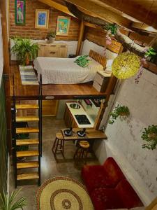 a small room with a bed and a desk at Casa del árbol - Mitad del mundo in Quito