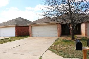 a house with a driveway and a garage at Lubbock haven 3Beds, 3 baths in Lubbock