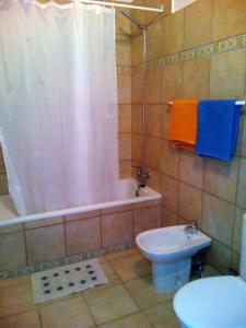 a bathroom with a tub and a toilet and a sink at Casa Marilan in Santa Cruz de la Palma