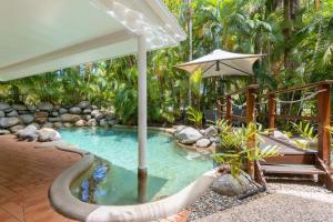 Bazén v ubytování Coral Apartments Port Douglas nebo v jeho okolí