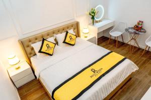 Postel nebo postele na pokoji v ubytování ROSA QUEEN HOTEL