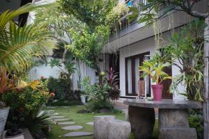 Zahrada ubytování Bali Full Moon Guest House