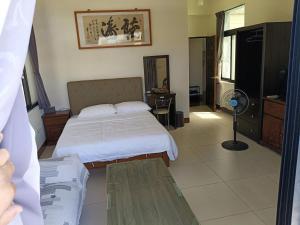 Una cama o camas en una habitación de Yan Gui Lai B&B
