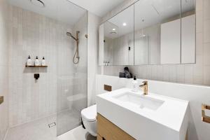 Koupelna v ubytování Luxuria Apartments - Collins House