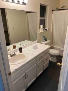 Ένα μπάνιο στο Calming Upper Valley Residence +10 φωτογραφίες