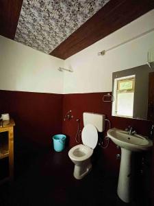 The Kesar Guest House Sumoor的一间浴室