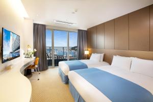 Postel nebo postele na pokoji v ubytování Hotel Whistlelark Jeju + 37 fotografií