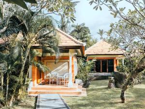 a house in the middle of a garden at Bayside Bungalows in Candidasa