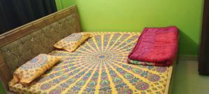 Postel nebo postele na pokoji v ubytování Shree raj palace