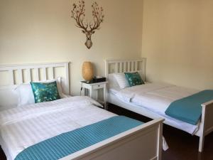 Postel nebo postele na pokoji v ubytování 古北水镇瑶筑小舍Gubei Shui Town Yaozhu Little Guest House