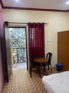 صورة لـ Hills Weather Homestay في كاناتال