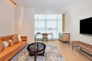 A television and/or entertainment centre at Four Points by Sheraton Xi’an High-Tech Zone