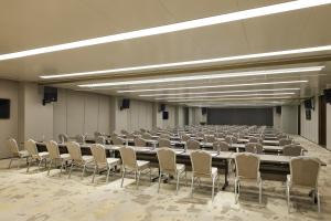 The business area and/or conference room at Four Points by Sheraton Xi’an High-Tech Zone