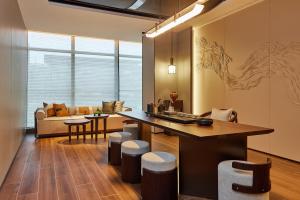 A seating area at Four Points by Sheraton Xi’an High-Tech Zone